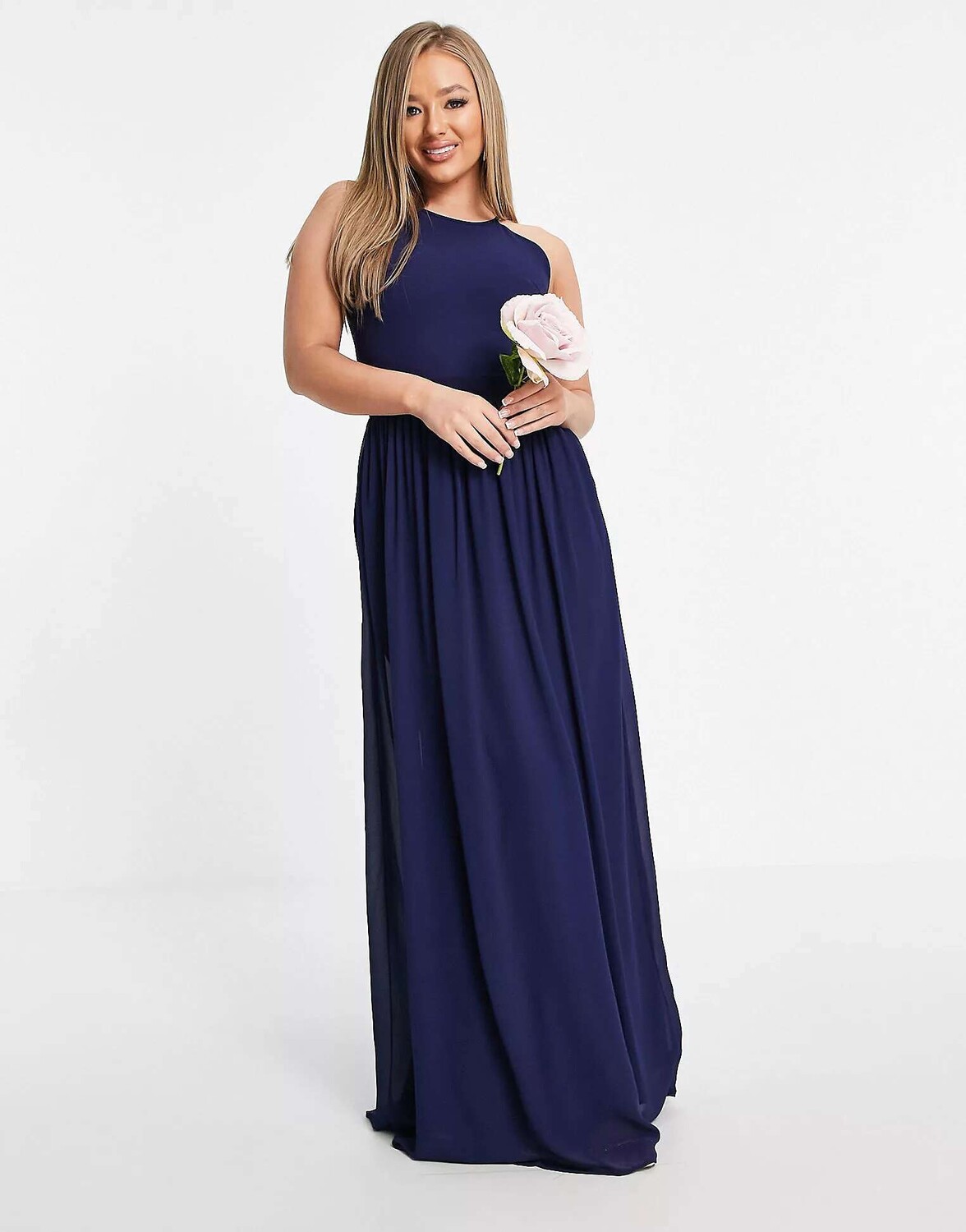 

Темно-синее плиссированное платье макси с высоким воротником и плиссировкой TFNC Bridesmaid