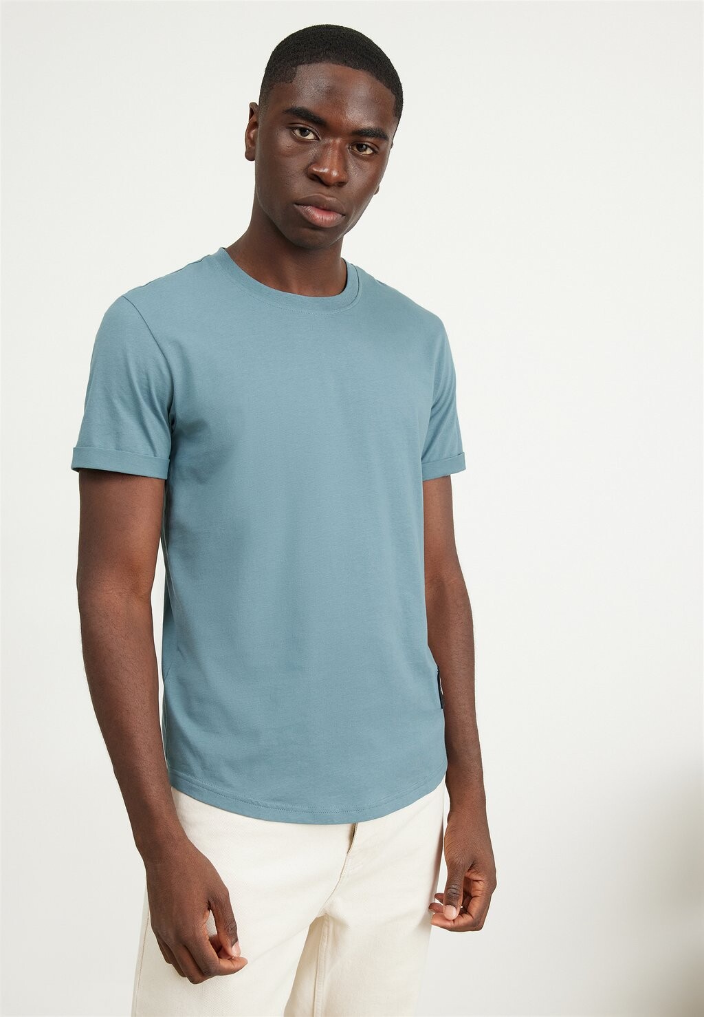 

Базовая футболка Badge Turn Up Sleeve Calvin Klein Jeans, цвет goblin blue