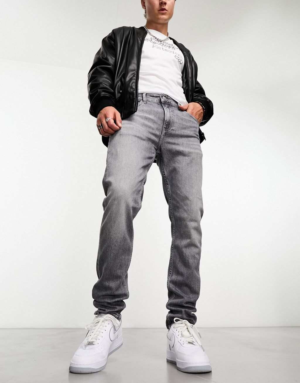

Серые узкие зауженные джинсы Calvin Klein Jeans