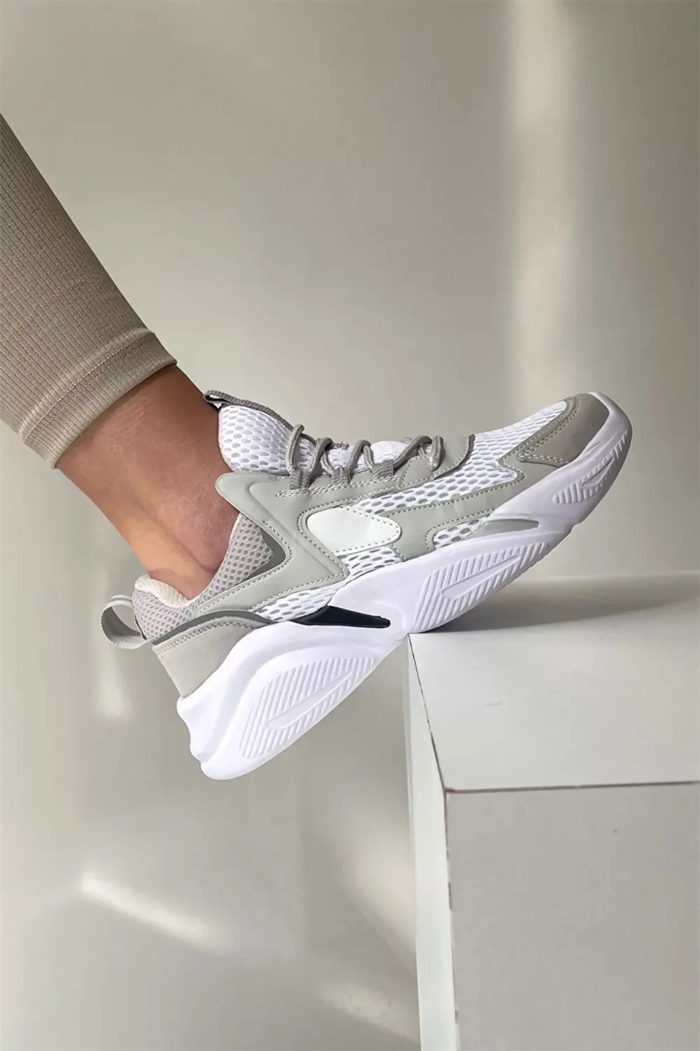 

Женская спортивная обувь БЕЛЫЙ СЕРЫЙ Mupa Shoes