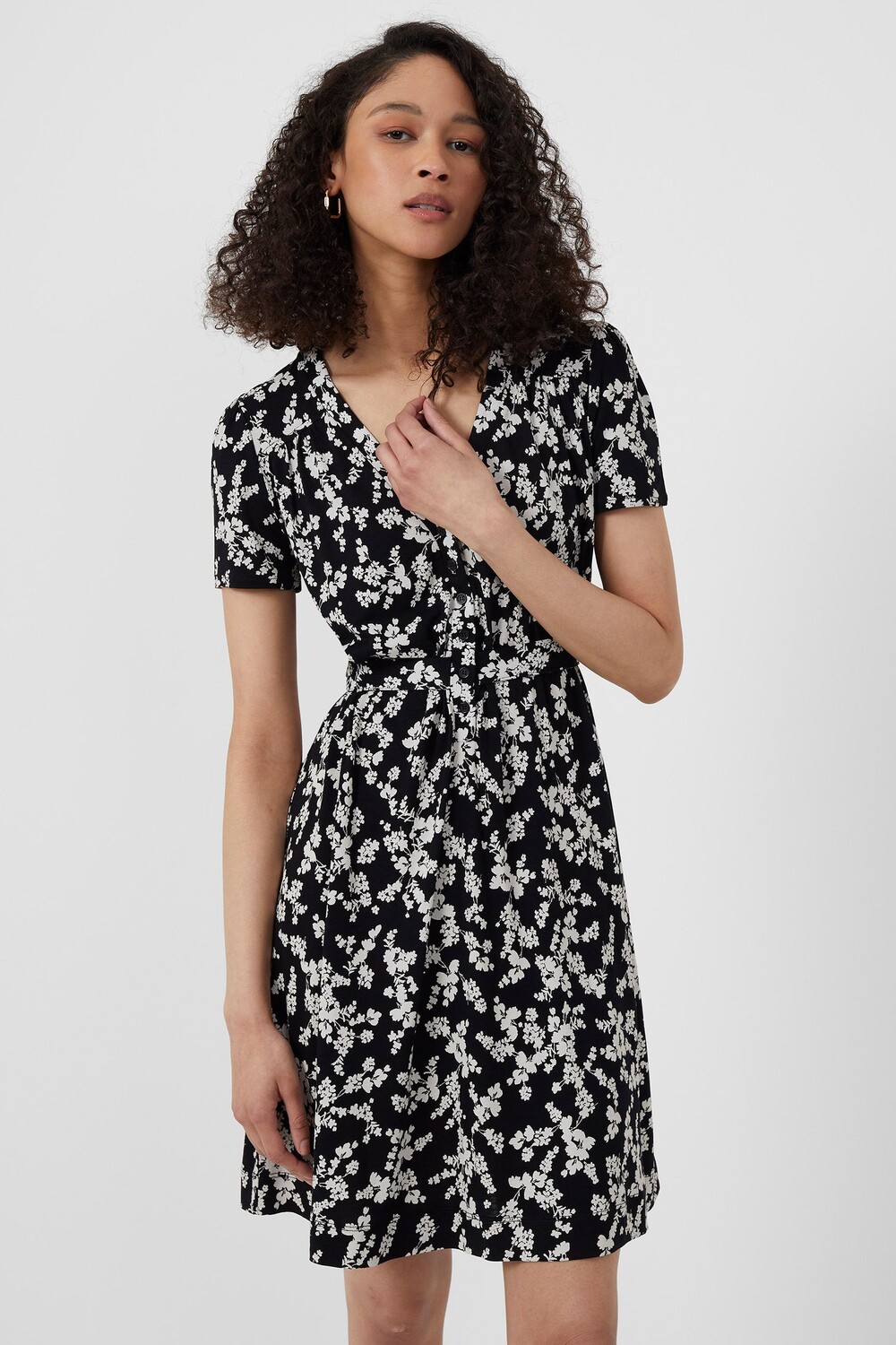 

Черное трикотажное платье Floral Meadow с цветочным узором French Connection, черный