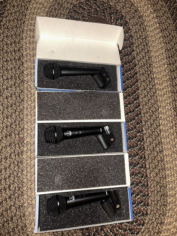 

Микрофон AKG D2300S
