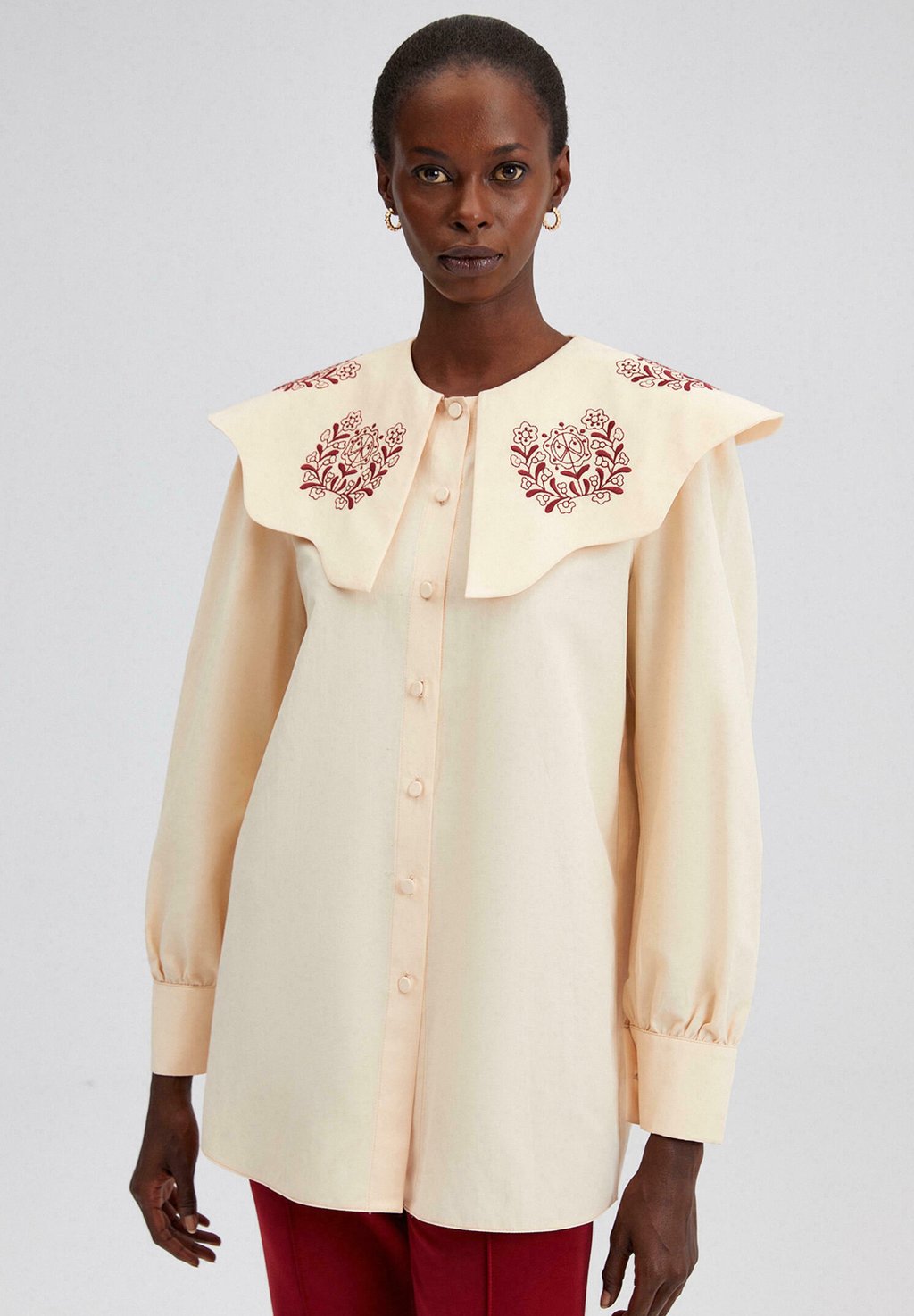 Блузка Embroidered Wide Touché Privé, цвет cream