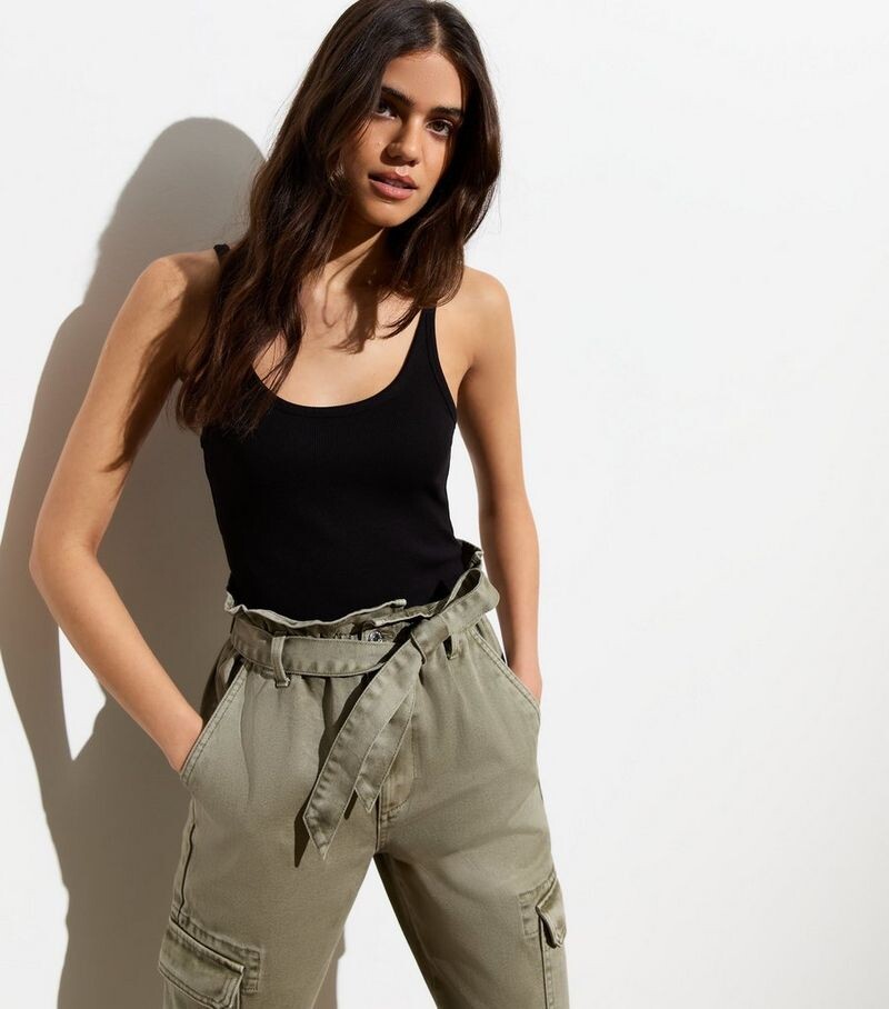 

Черное боди в рубчик с овальным вырезом и бретелями New Look, черный
