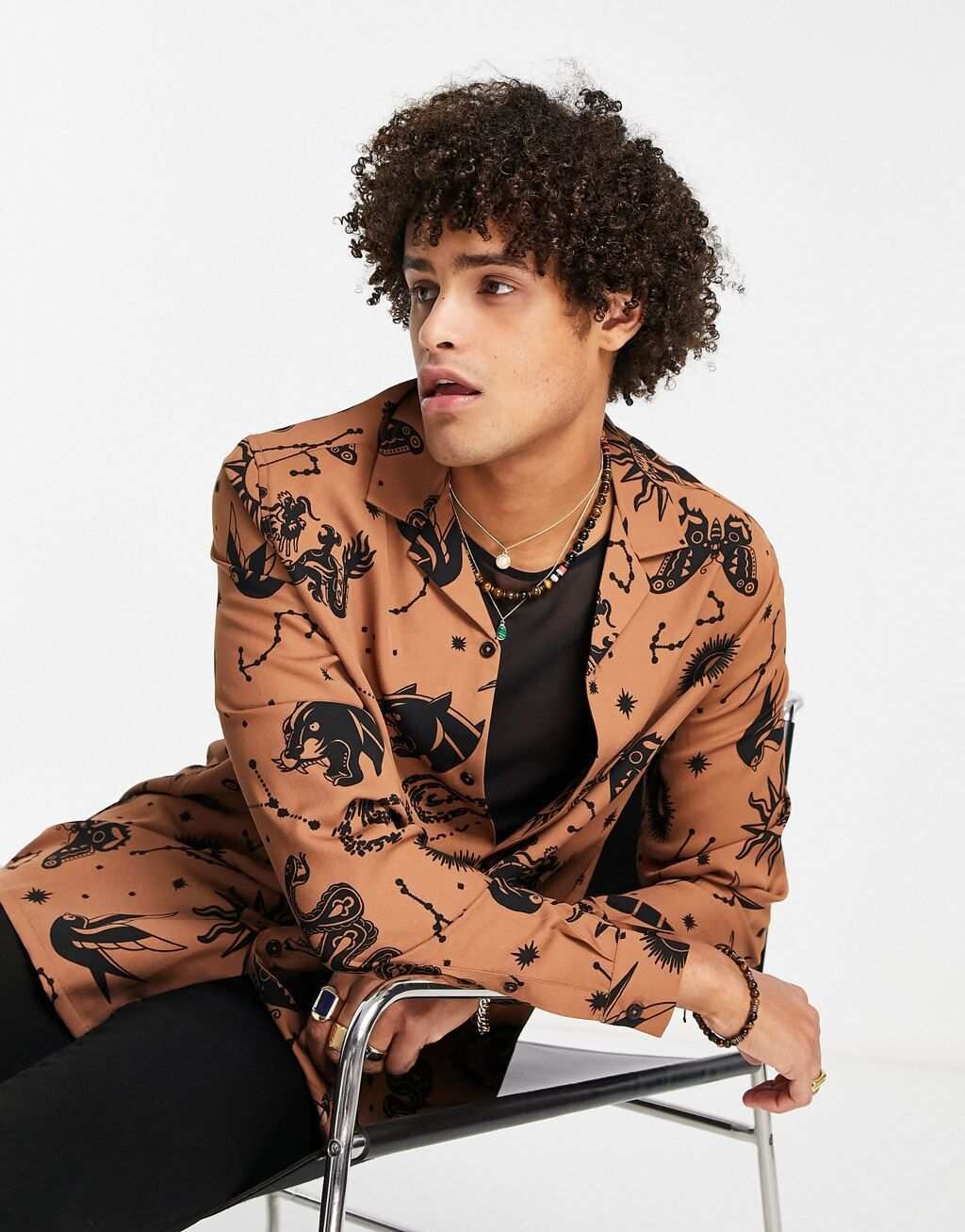 

Коричневая свободная рубашка с небесным принтом ASOS DESIGN