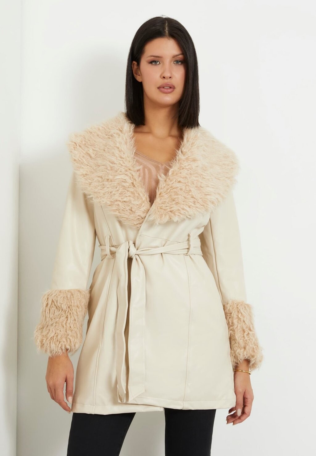 

Короткое пальто Guess, бежевый