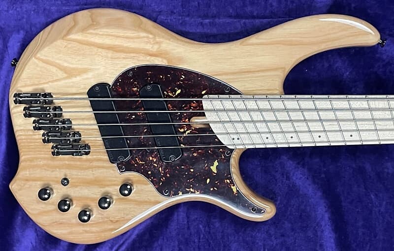 

Басс гитара Dingwall Combustion