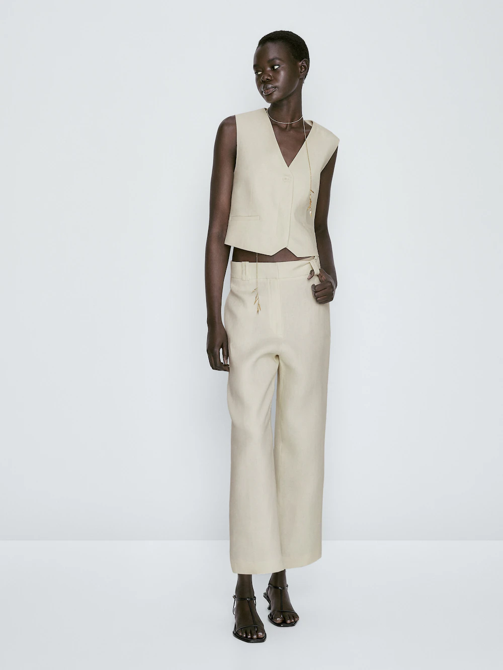 

Костюмный жилет из 100% льна Massimo Dutti