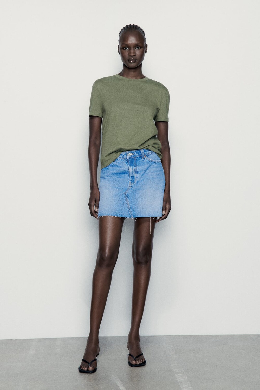 

Базовая футболка ZARA, хаки