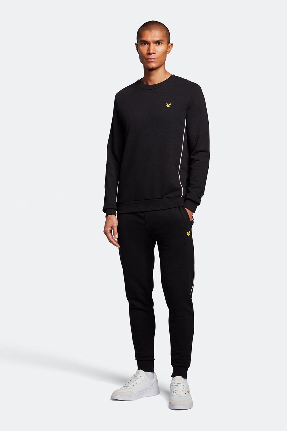 

Черные спортивные штаны с контрастной окантовкой Lyle & Scott, черный