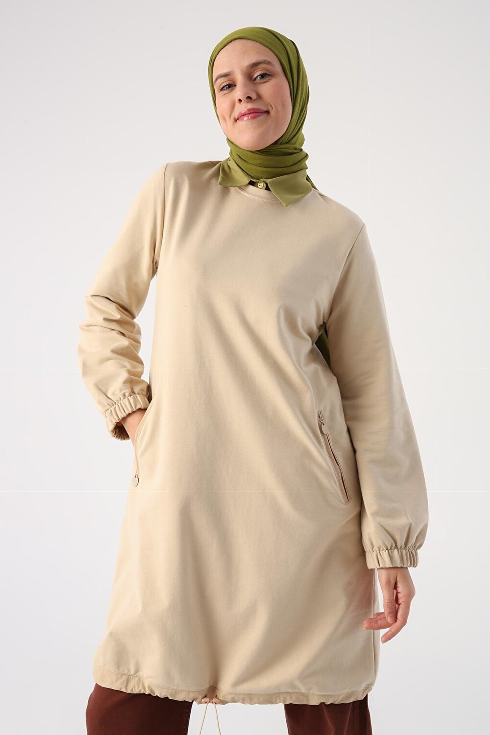 

Beige01 Тканая туника с карманами на молнии и декорированной отделкой ALL DAY