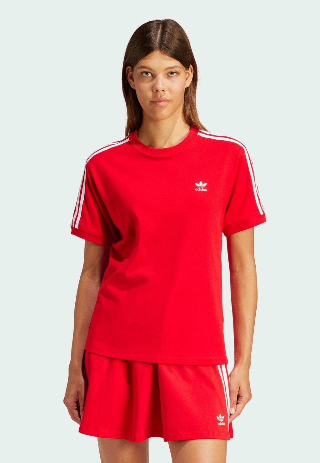 

Футболка с принтом adidas Originals, цвет better scarlet