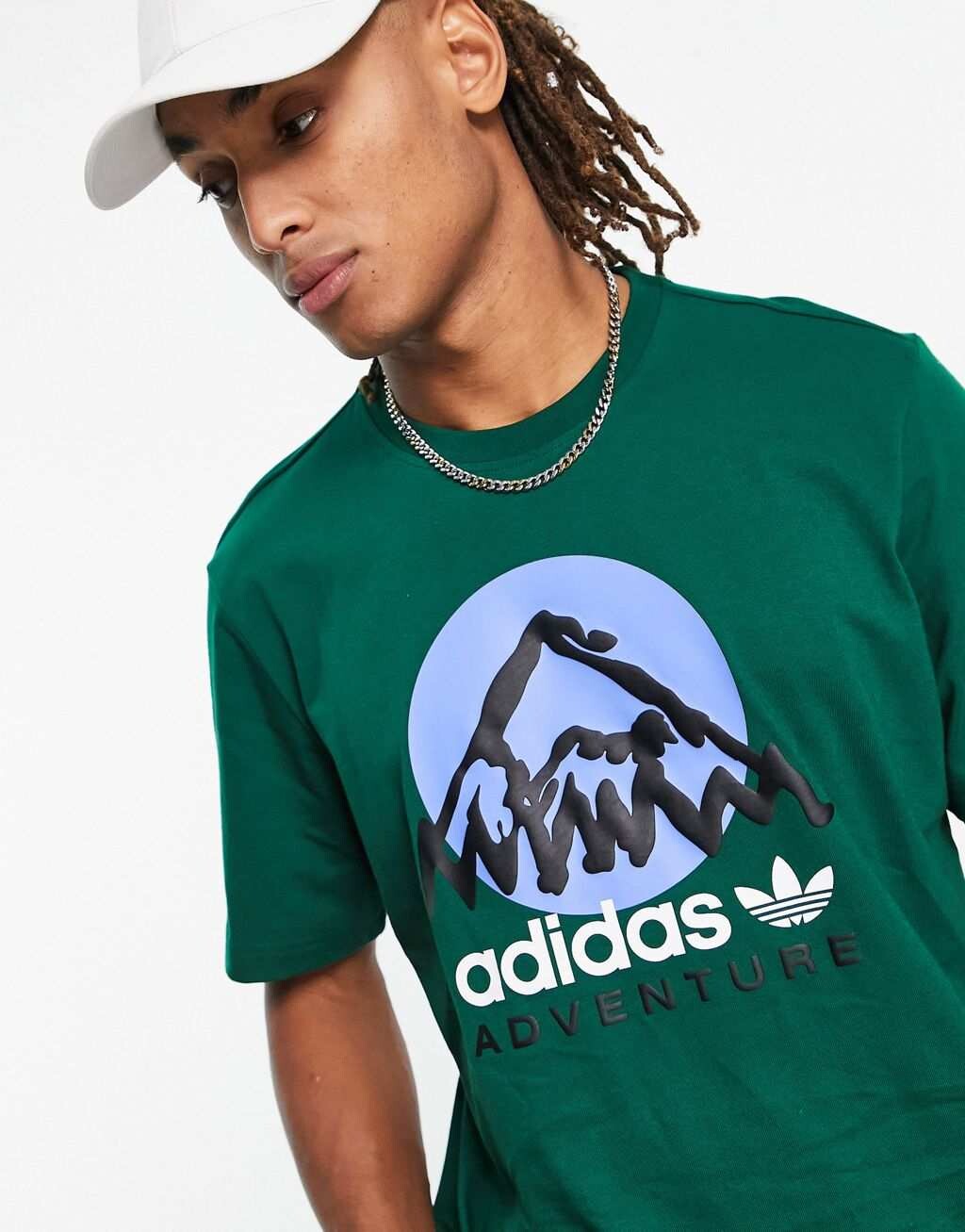 

Зеленая футболка с большой грудью и рисунком adidas Originals Adventure, Зеленый