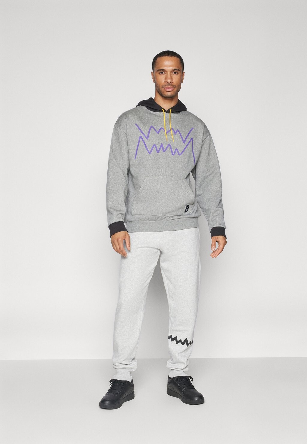 

Толстовка с капюшоном JAWS CORE HOODIE Puma, серый