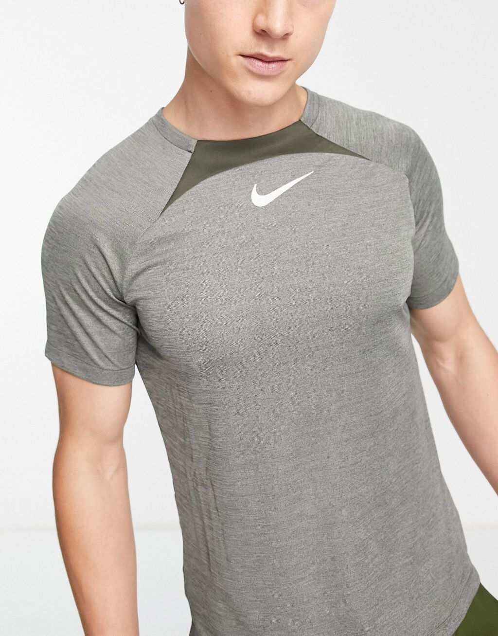 

Футболка цвета хаки с логотипом Nike Football Academy Dri-FIT Swoosh