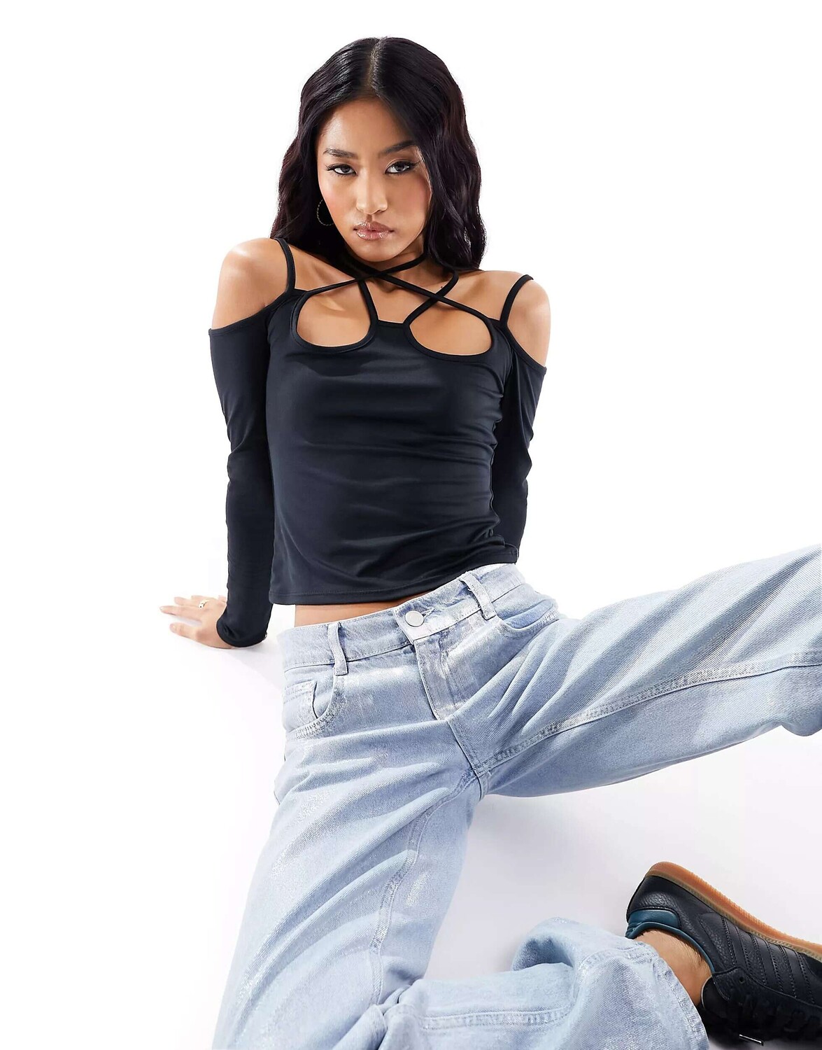 

Черный топ с открытыми плечами и длинными рукавами на бретелях ASOS