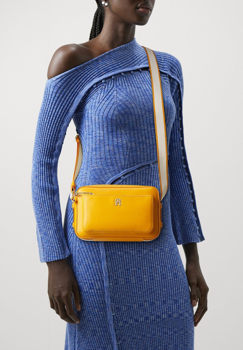 

Сумка на плечо Iconic Camera Bag Tommy Hilfiger, цвет rich ochre