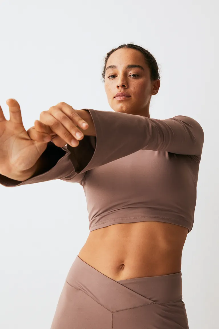 

Короткий спортивный топ от softmove H&M, бежевый