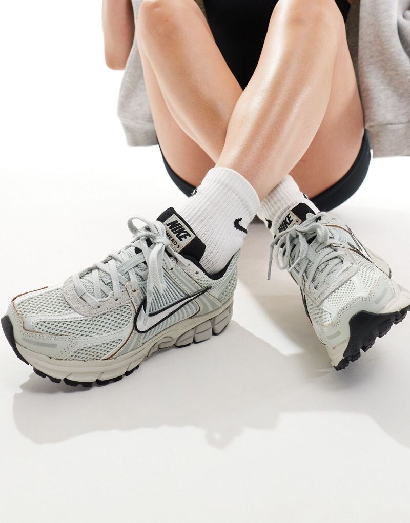 

Голубые и серебристые кроссовки Nike Zoom Vomero 5