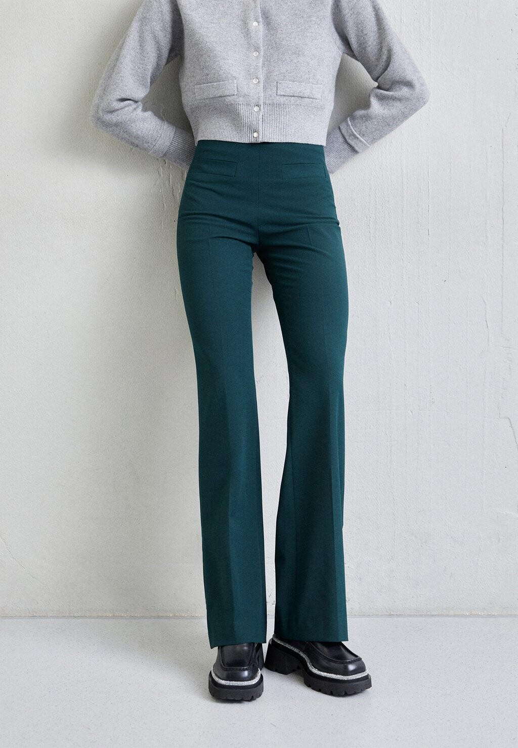 

Брюки Pantalon sandro, цвет vert sapin