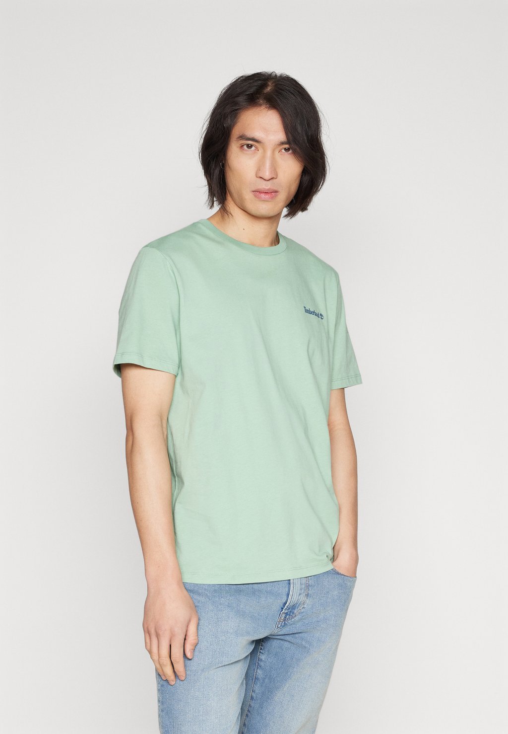 

Футболка с принтом Small Linear Logo Print Tee Timberland, цвет granite green