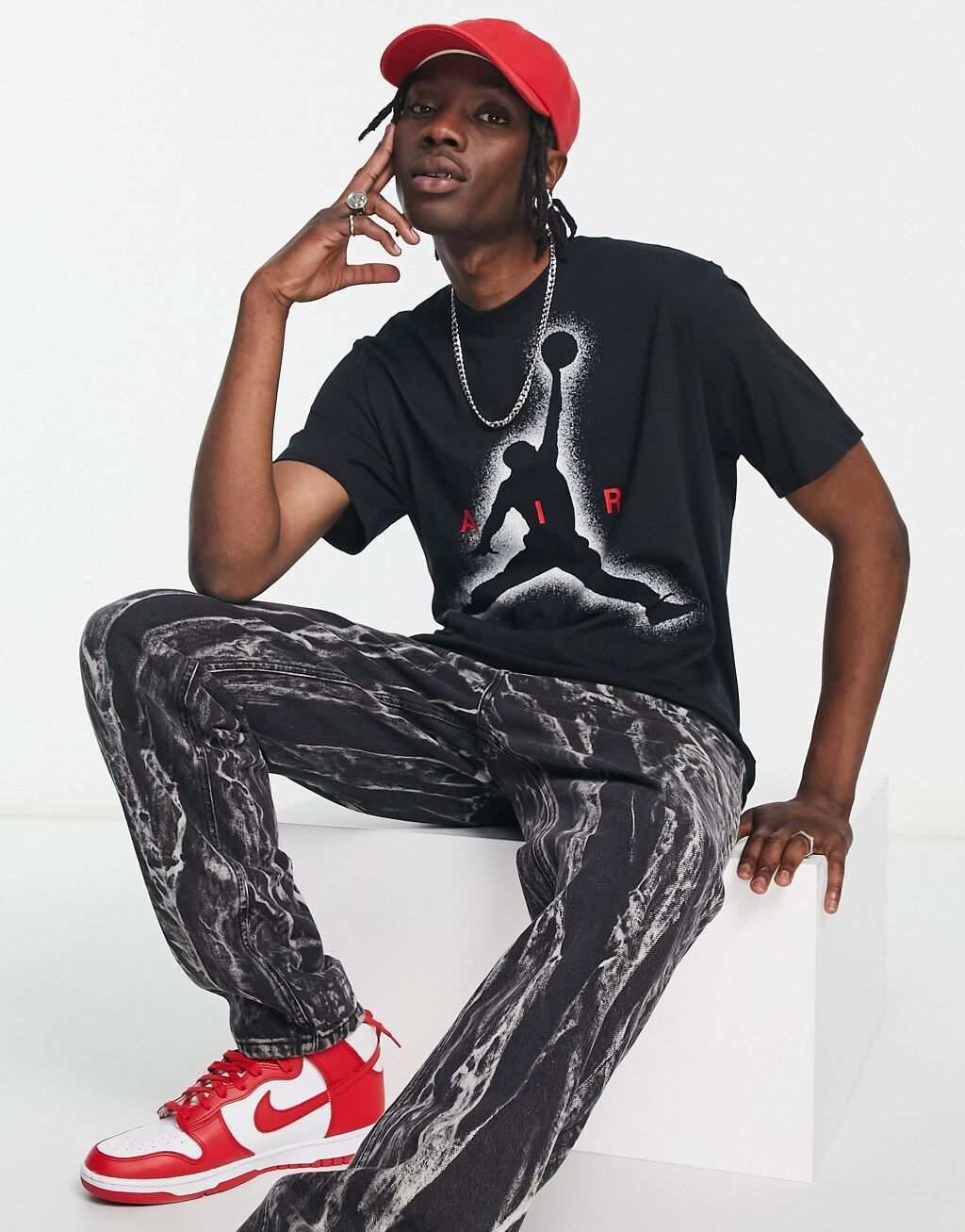 

Черная футболка с рисунком Jordan Jumpman