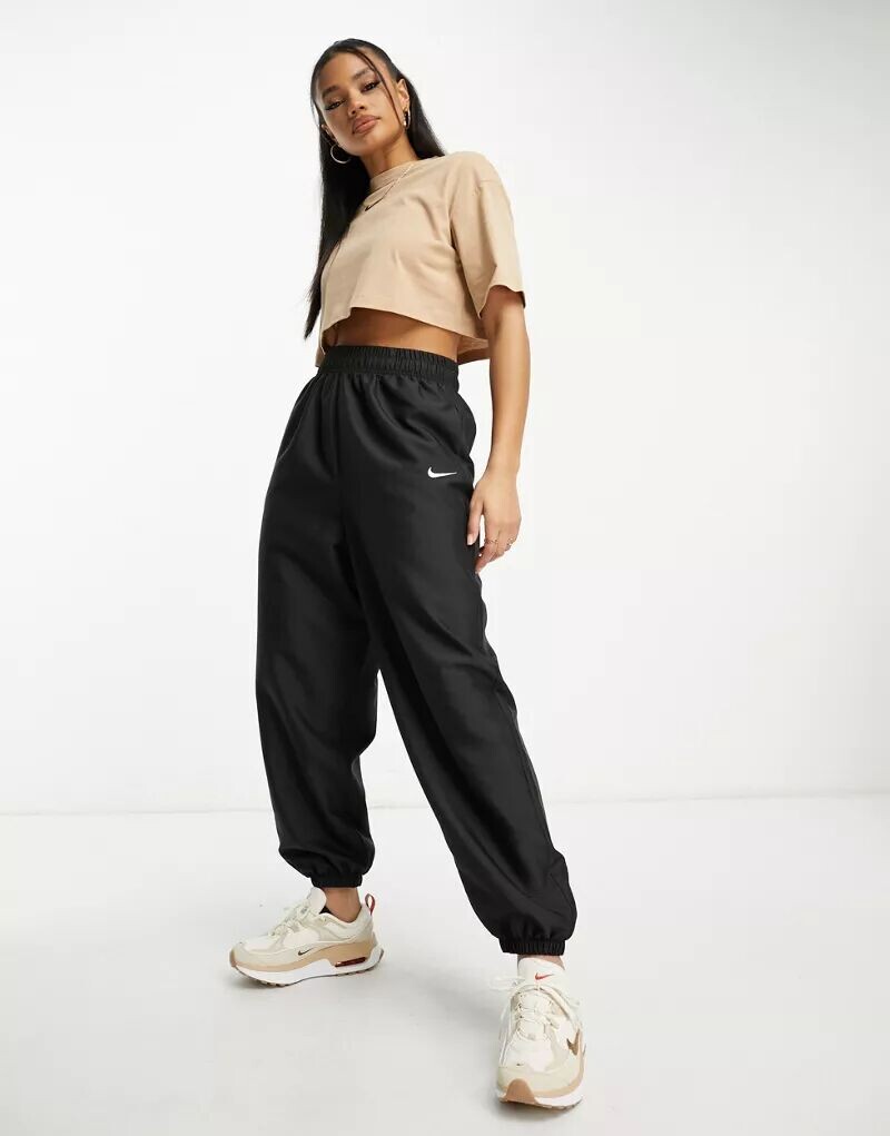 

Черные тканые джоггеры Nike Trend