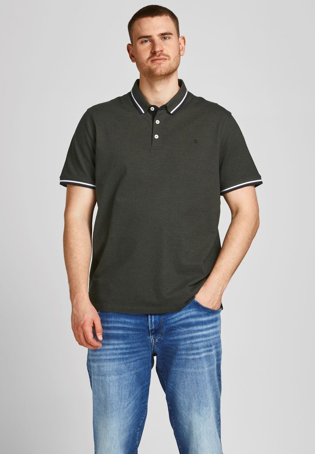 

Поло ДЖЕПАУЛОС Jack & Jones, вид на горы подробно:играть