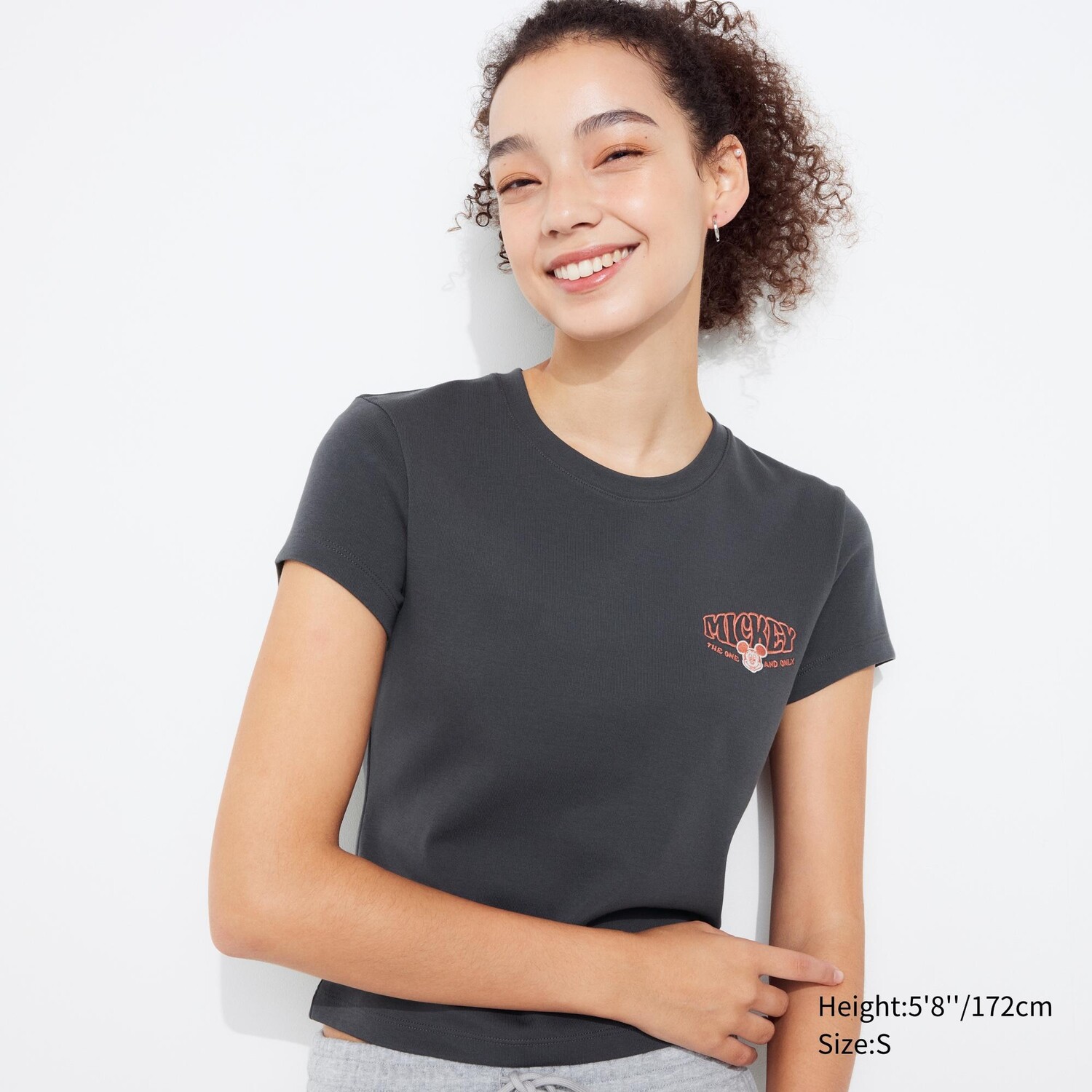 

Футболка короткая Uniqlo Disney Collection с графическим принтом, темно-серый