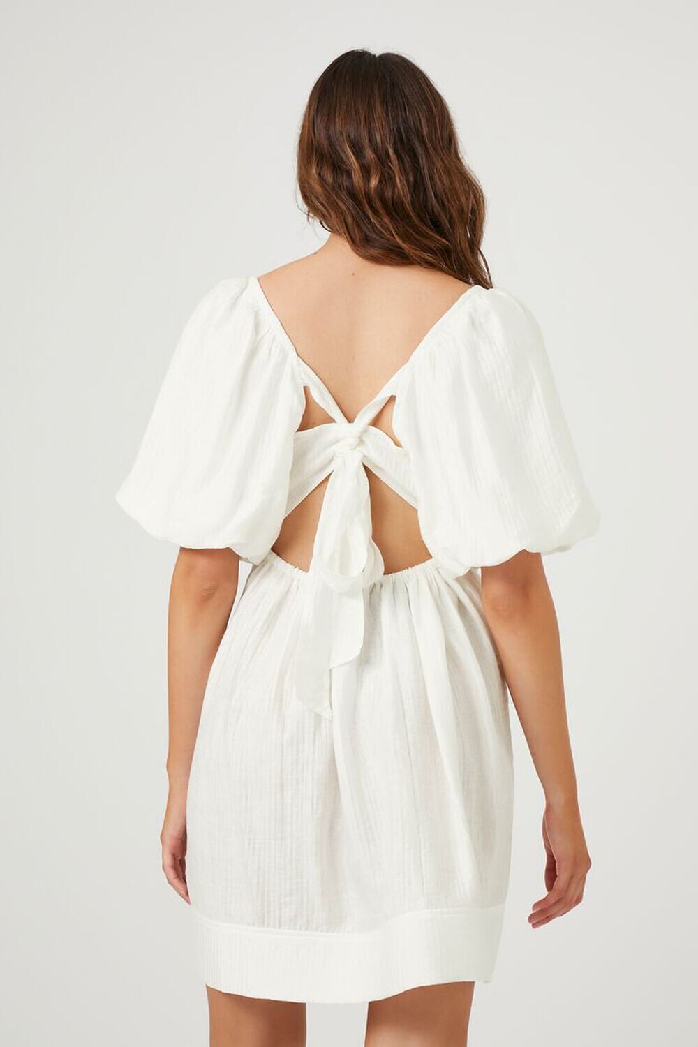 

Плиссированное платье Babydoll с завязками на спине Forever 21, белый