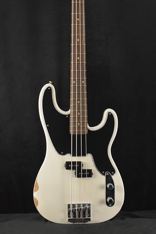 

Басс гитара Fender Mike Dirnt Road Worn Precision Bass Rosewood Fingerboard White Blonde