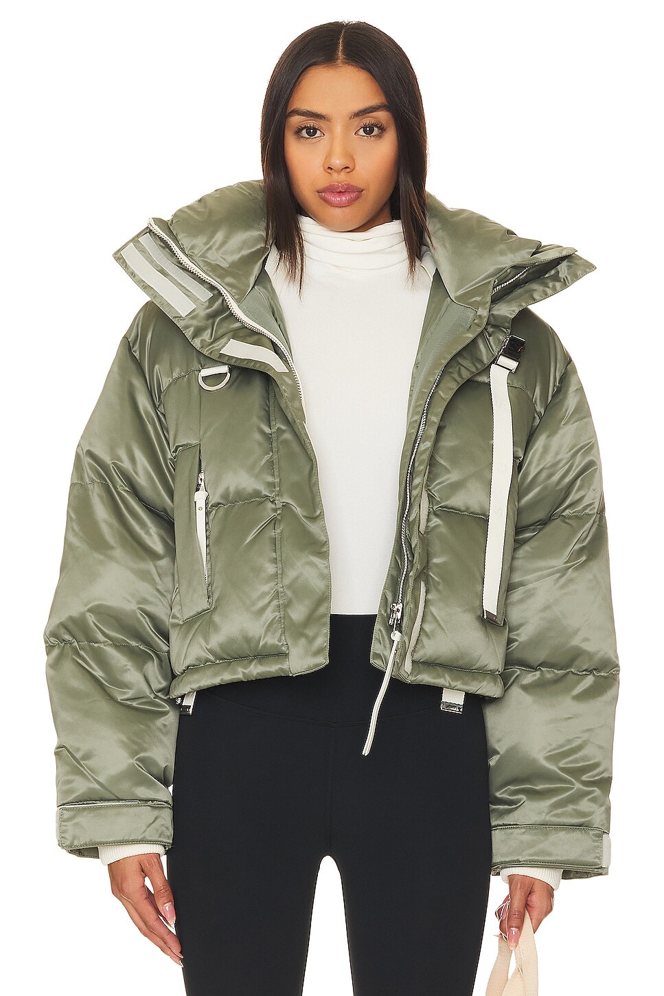 

Пуховик Shoreditch Ski Club Willow Ama Short Puffer, цвет Steel Green