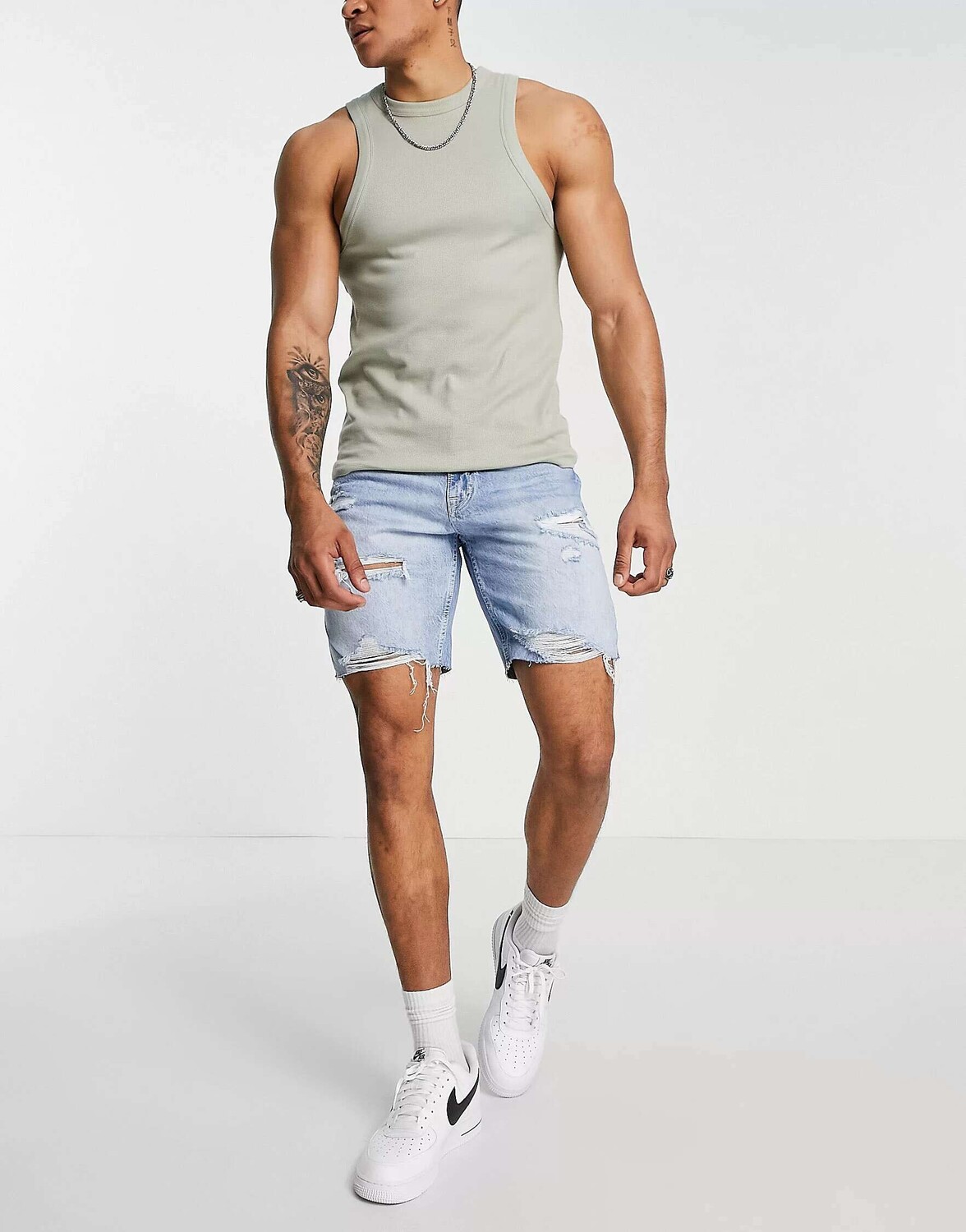 

Синие джинсовые шорты прямого кроя с рваными краями Pull&Bear