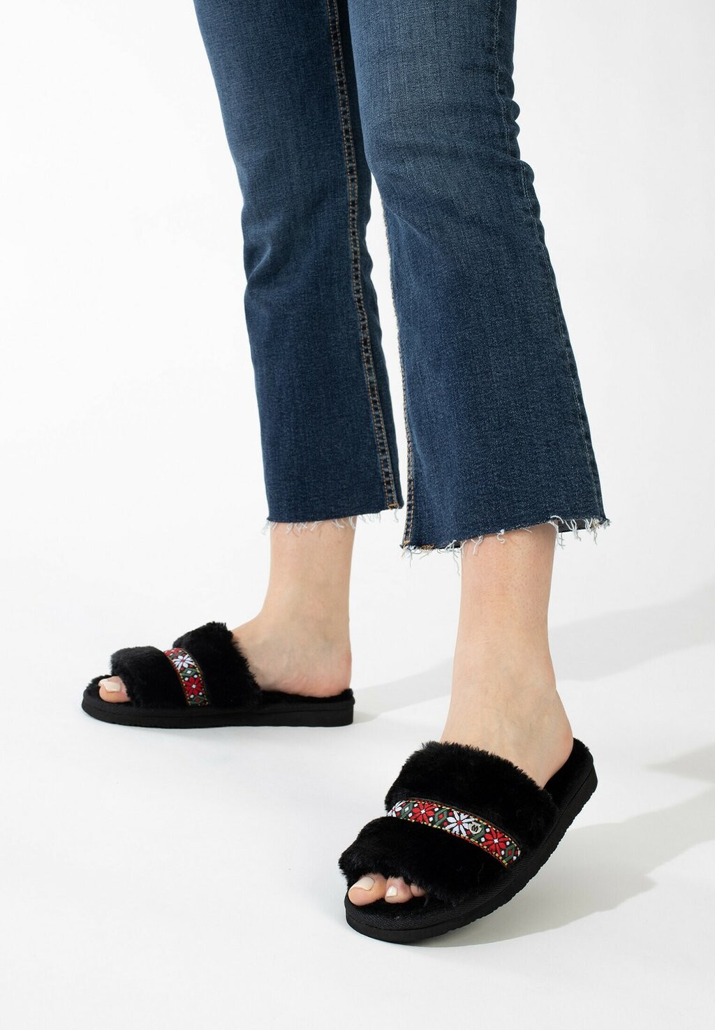 

Тапочки London Minnetonka, черный