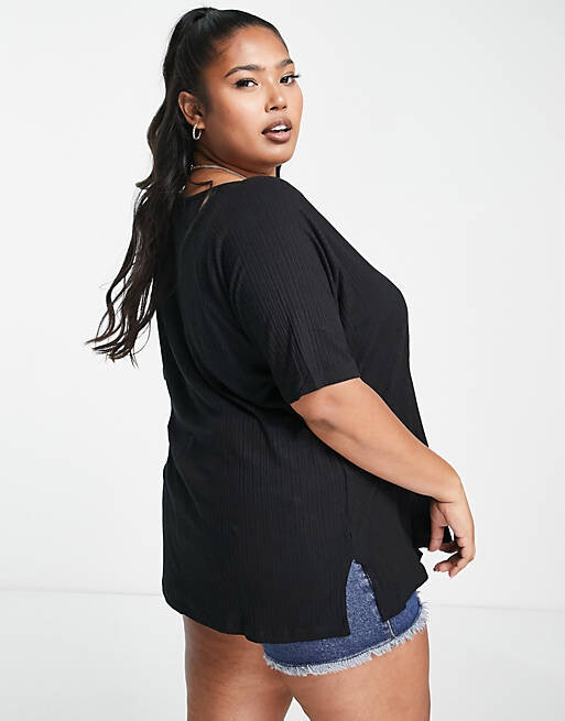 

Черная объемная футболка в рубчик с v-образным вырезом ASOS DESIGN Curve, Черный