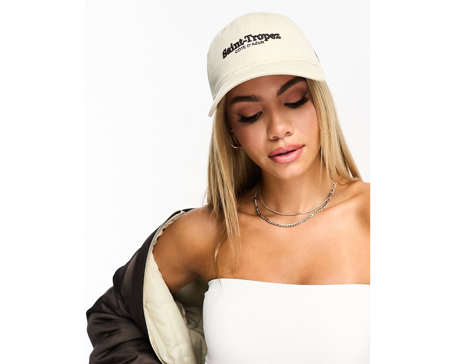 

Бежевая кепка New Era Saint Tropez с логотипом 9twenty эксклюзивно на ASOS