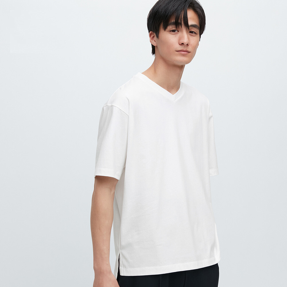 

Футболка Uniqlo Variety T унисекс свободная с v-образным вырезом заниженным плечом и коротким рукавом, белый