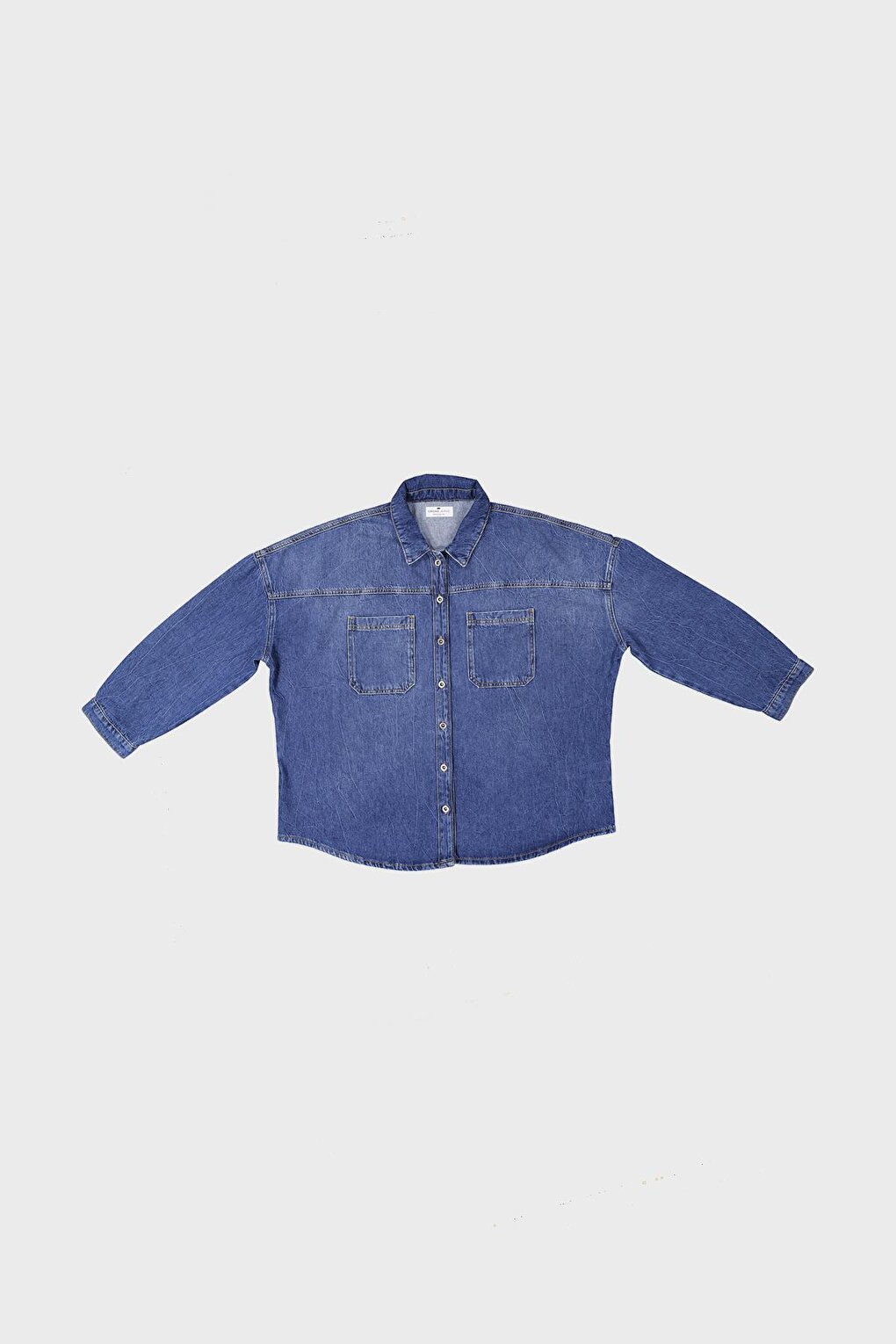 

Средне-синяя джинсовая рубашка Regular Fit C 4538-082 CROSS JEANS