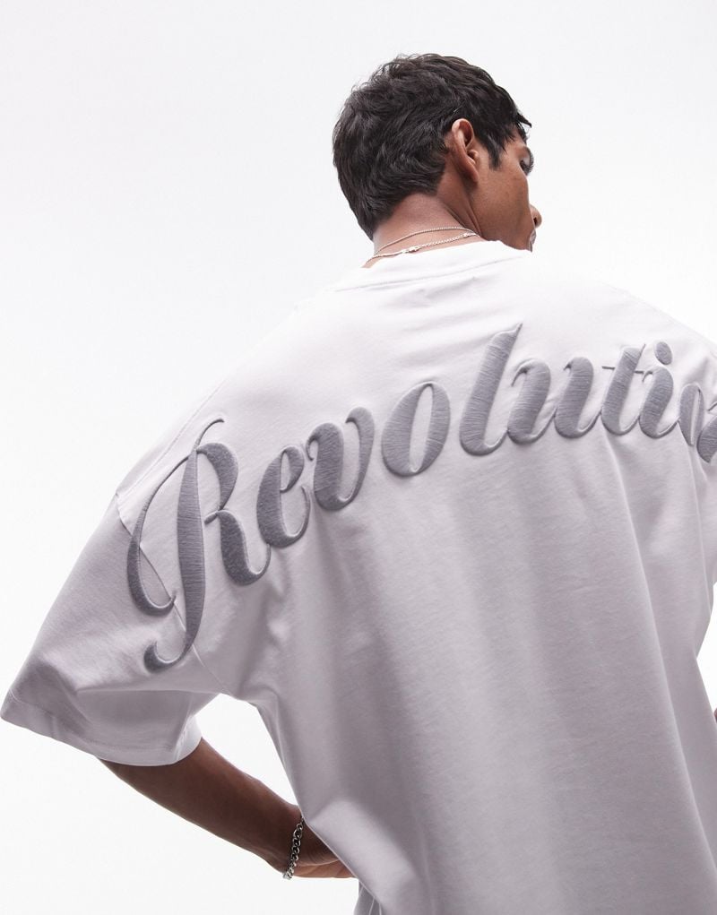 

Topman — плотная белая футболка в стиле oversize с вышитой надписью Revolution спереди и сзади