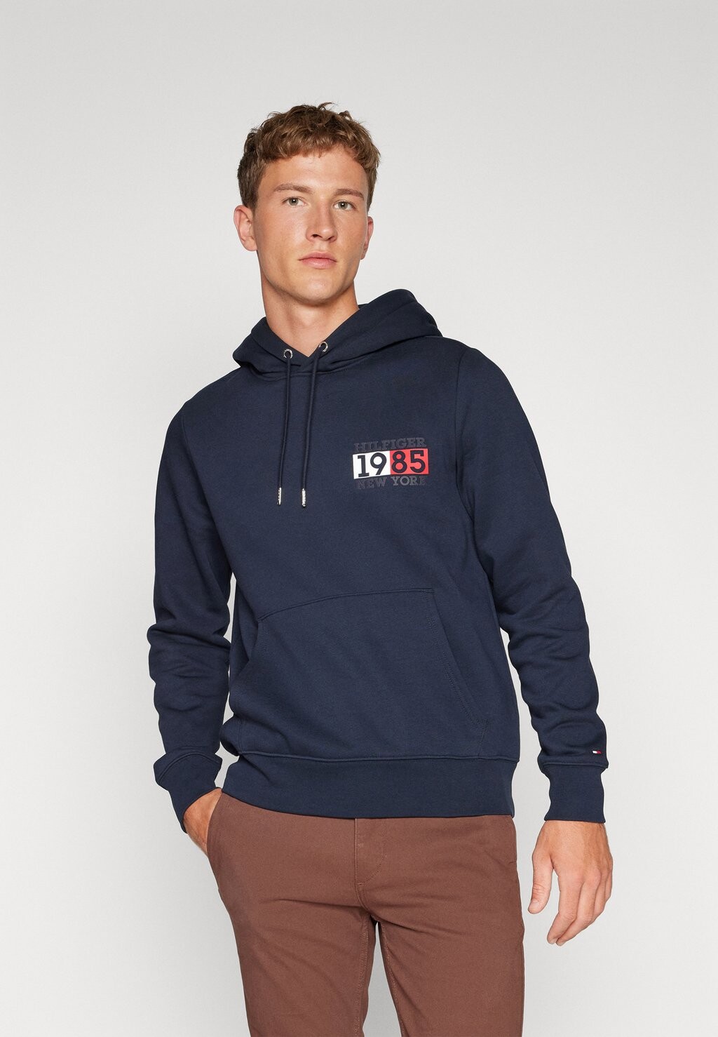 

Толстовка Tommy Hilfiger ХУДИ С ФЛАГОМ НЬЮ-ЙОРКА, цвет desert sky