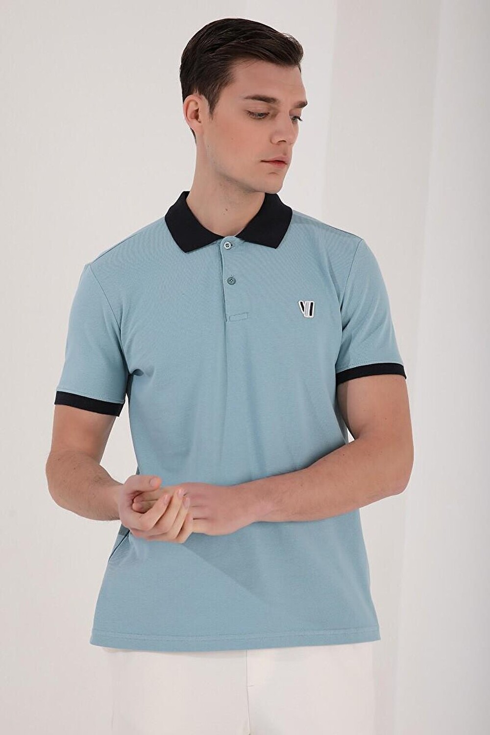 

Мужская футболка стандартного кроя с воротником поло Ice Blue Basic на груди TOMMYLIFE