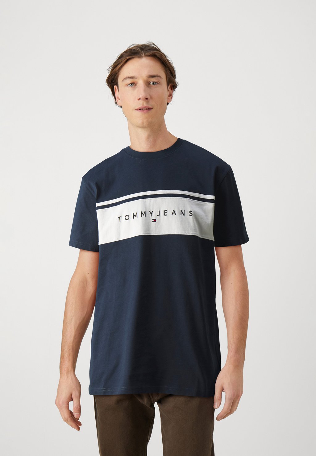 

Футболка с принтом TJM REG LINEAR CUT & SEW TEE Tommy Jeans, военно-морской