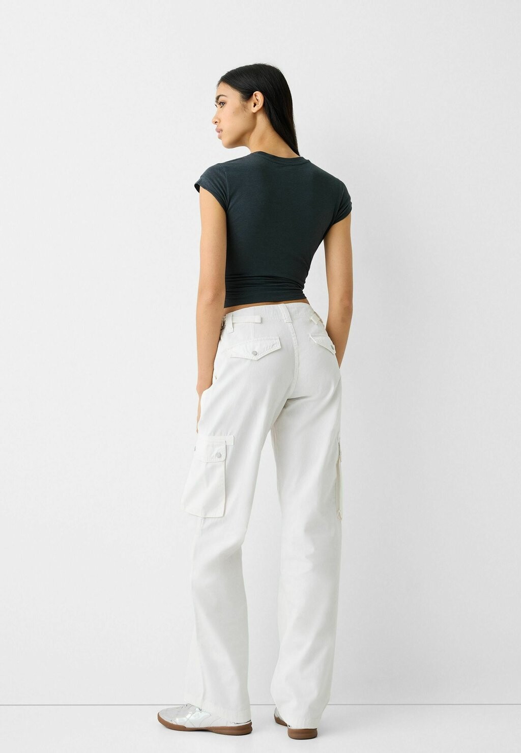 

Брюки-карго Bershka, цвет white