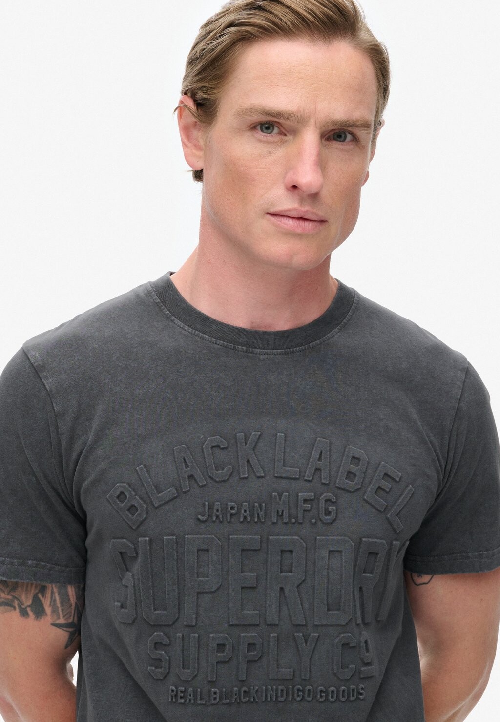 

Футболка с принтом EMBOSSED LOGO GRAPHIC Superdry, черный