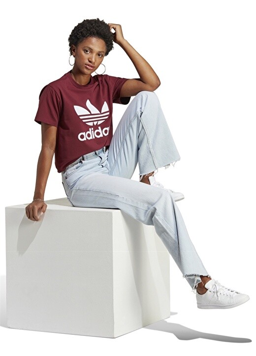 

Однотонная темно-красная женская футболка с круглым вырезом Adidas