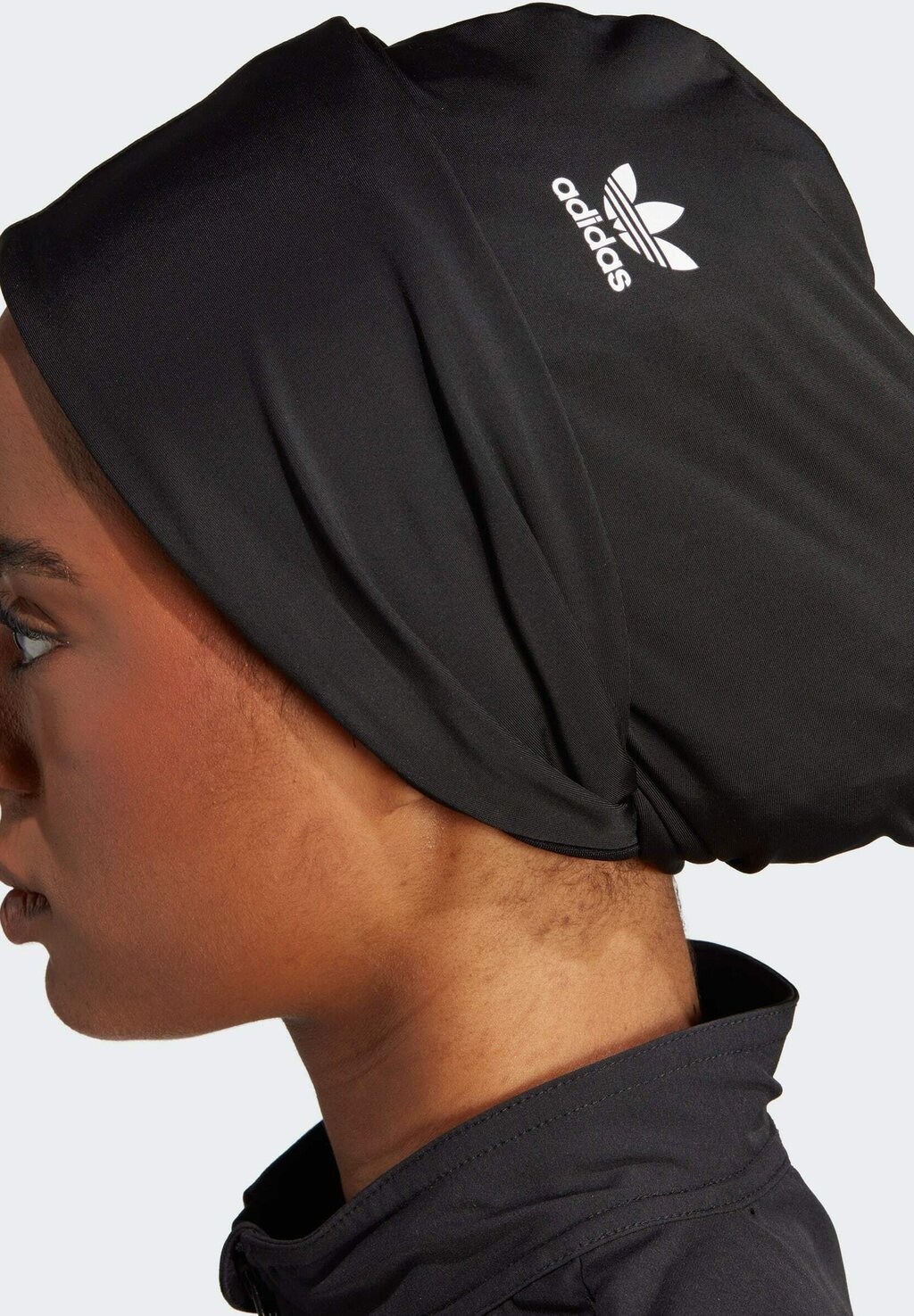

Шапка adidas Originals, черно-белый