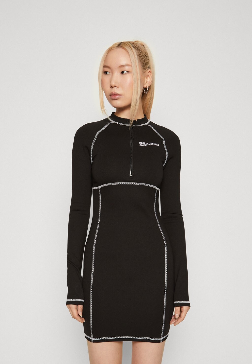 

Платье шифт Karl Lagerfeld Jeans ПЛАТЬЕ BODYCON CONTRAST, черный