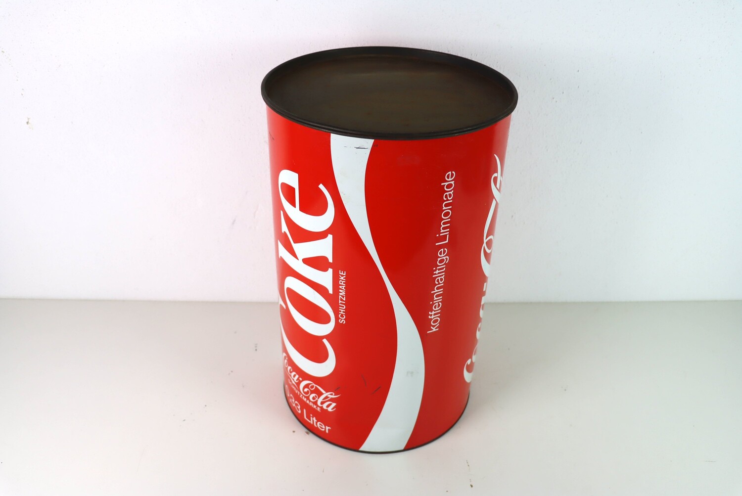 

Сидячая бочка Coca Cola из листового металла, винтаж