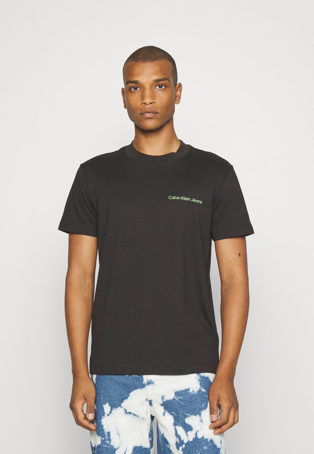 

Футболка с принтом Calvin Klein Jeans, черный