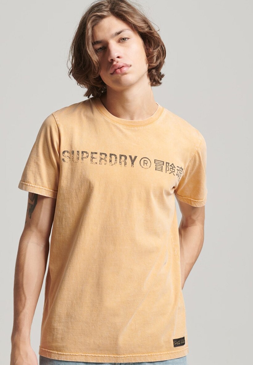 

Футболка с принтом Superdry, коричневый